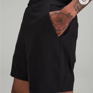 Lululemon men’s Pacebreaker Lined 7” shorts size small-black/grey